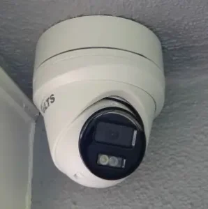 4k camera aux light on ceiling