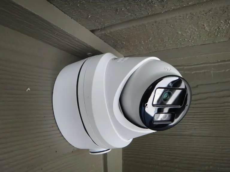 Turret Camera color at night 4K security camera installed at door